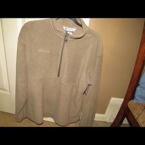 Large Columbia Half-zip pull over